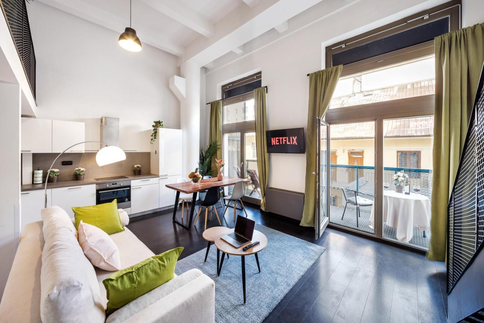 2-Level Apartments On Krizikova Near The Metro Prague Exterior photo