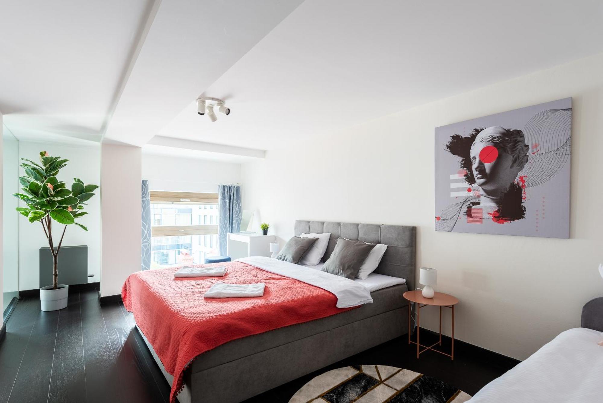 2-Level Apartments On Krizikova Near The Metro Prague Exterior photo