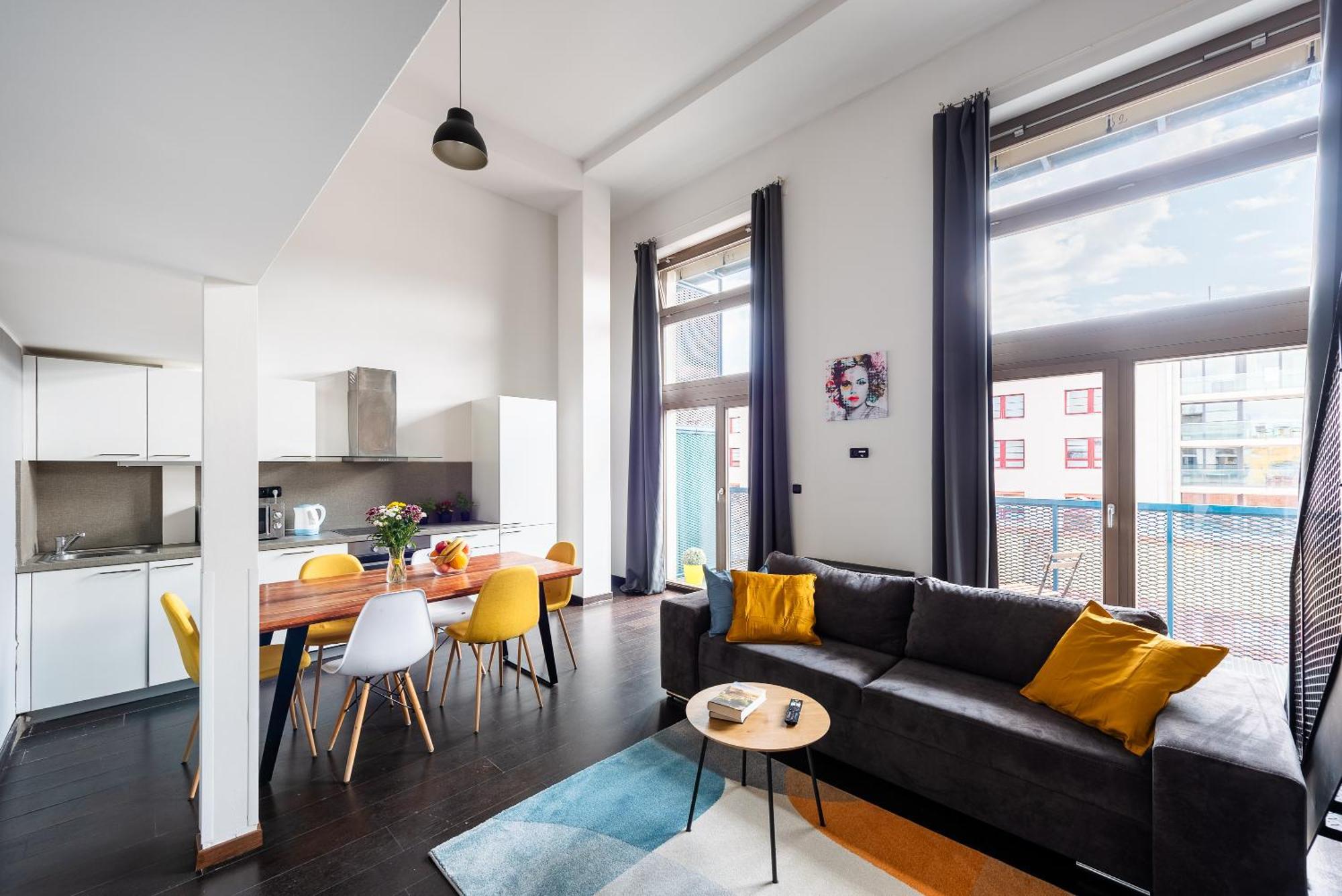 2-Level Apartments On Krizikova Near The Metro Prague Exterior photo